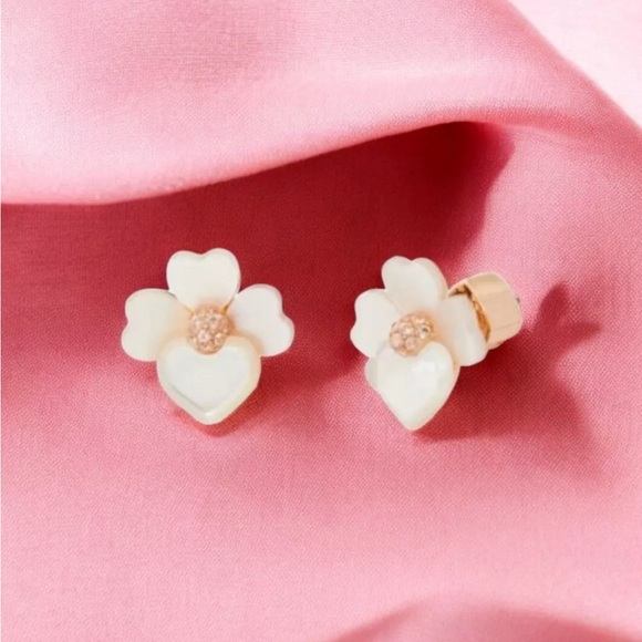 NWT Kate Spade Precious Pansy Pearl Flower Floral White & Gold Stud Earrings - Picture 8 of 10